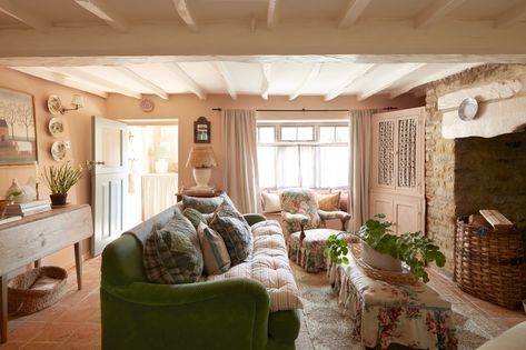 An interior designer's perfect chocolate-box cottage in the Cotswolds | House & Garden Cotswolds House, One Bedroom Flat, Inglenook Fireplace, Small Living Room Design, Into The West, Tiny Cottage, Country Living Room, Georgian Homes, Cottage Interiors