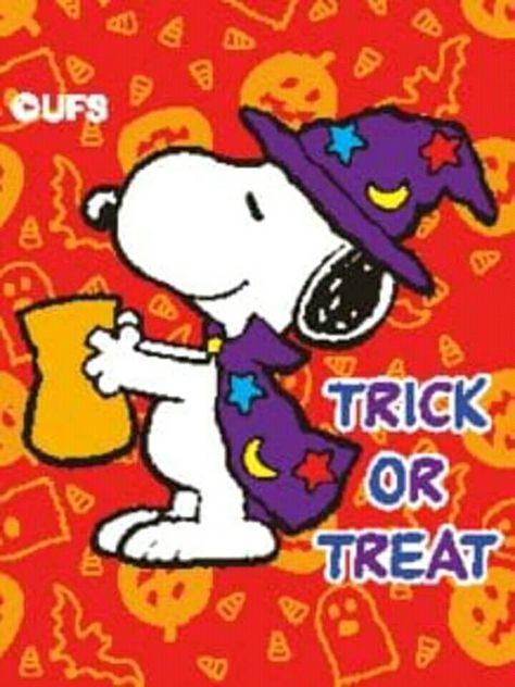 Snoopy - Trick or Treat Peanuts Halloween Party, Happy Halloween Cards, Vintage Halloween Cards, Charlie Brown Halloween, Peanuts Halloween, Halloween Songs, Snoopy Halloween, Peanuts Cartoon, Snoopy Wallpaper