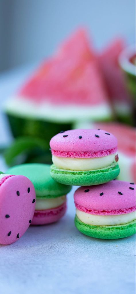 Not mine Dessert For Summer Party, Cute Macaron Ideas, Watermelon Macarons, Pool Party Desserts, Summer Macarons, Watermelon Birthday Cake, Watermelon Birthday Party, Cercei Din Lut Polimeric, Watermelon Birthday Parties