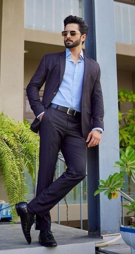 Photo Pose For Man In Suit, Decent Outfit For Men, Boys Engagement Outfit Indian, Poses For Men In Suits, Formal Poses For Men, Man In Suit Photography, Fashion Outfits Europe, Suit Photoshoot Ideas, Royal Tuxedo