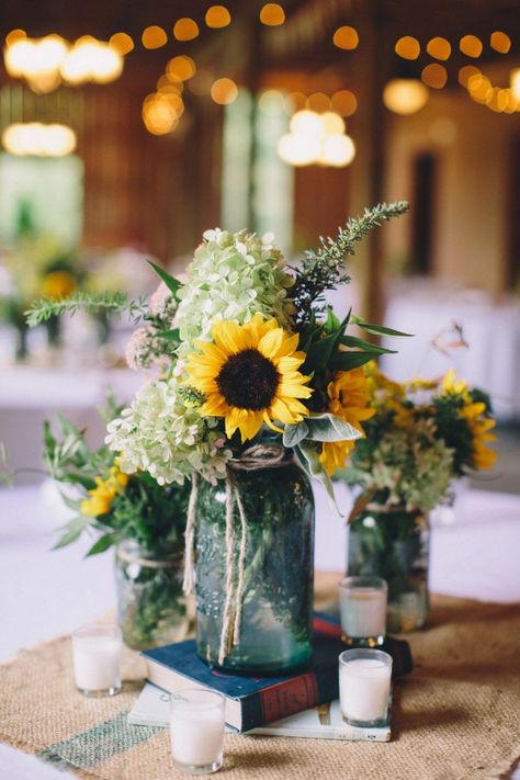 Sunflowers Centerpieces, Jar Arrangements, Summer Wedding Centerpieces, Sunflower Cottage, Sunflower Wedding Decorations, Wedding Jars, Wedding Centerpieces Mason Jars, Flower Farming, Sunflower Centerpieces