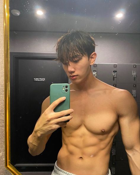 Muscle Boy, Hot Asian Men, Male Fitness Models, Male Magazine, Anime Dad, Korean Men, Handsome Anime Guys, Male Body, Asian Men