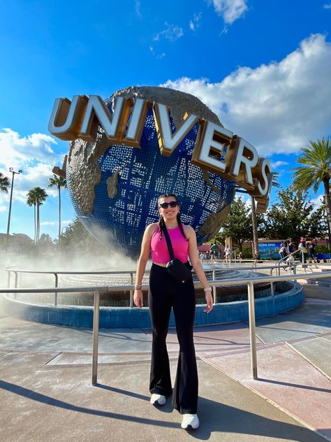 Universal Studios Japan Outfit, Japan Ootd, Universal Studios Outfit, Pretty Tote Bags, Universal Studios Singapore, Theme Park Outfits, Clothing Studio, Japan Outfit, Universal Studios Japan