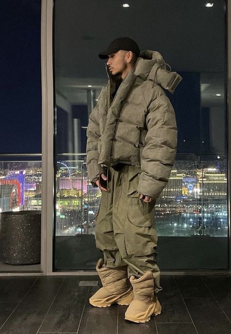 Outfits With Yeezy, Kanye West Outfits, James Richards, Yeezy Outfit, Boots Outfit Men, Yeezy Boots, Boy Fits, Street Fashion Men Streetwear, Mens Outfit Inspiration