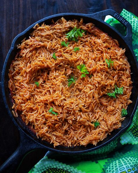 Cameroonian jollof with fresh herbs African Vegan Recipes, Cameroon Food, African Food Recipes, Spiced Rice, West African Food, African Foods, African Dishes, Jollof Rice, Nigerian Food