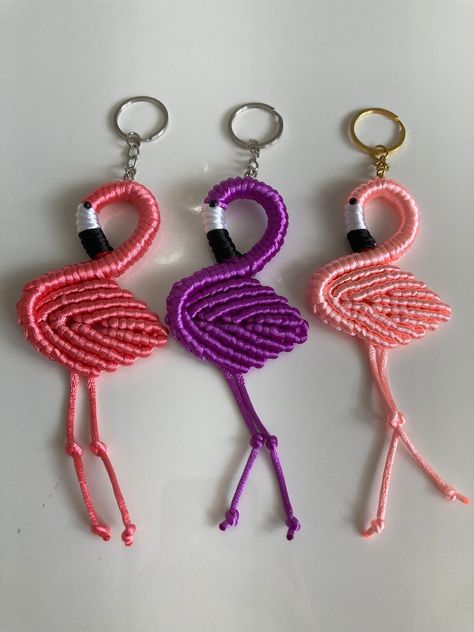 Macrame Keychain Animal, Macrame Animal Keychain, Flamingo Macrame, Macrame Animals, Flamingo Keychain, Keychain Macrame, Keychain Pink, Animal Keychain, Pink Keychain