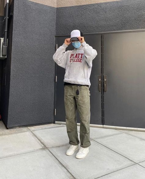 Knee Pants Outfit, Carhartt Pants Outfit, Cdg Converse Outfit Men, Cdg Converse Outfit, Carpenter Pants Outfit, Men Streetwear Outfits, Mens Fashion Fall Casual, University Outfits, Carhartt Double Knee