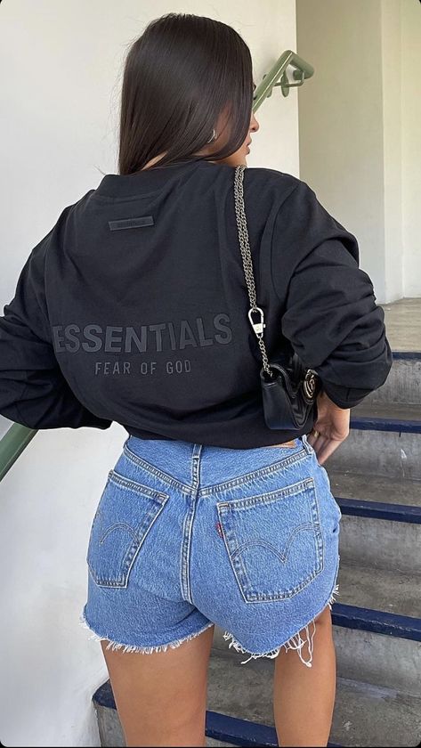 Essential Fog Outfit, Oversized Flannel Outfits, Dionne Crowe, Casual Neutral Outfits, Essentials Outfit, Yeezy Outfit, Essentials Fear Of God, Fits Aesthetic, Nyc Street Style