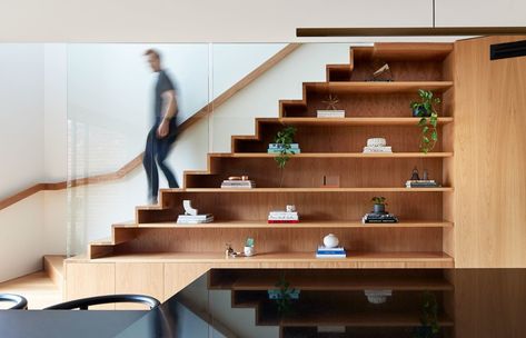 timthumb.php 945×607 pixels Stair Shelves, Staircase Storage, Stairs Design Modern, Home Stairs Design, Understairs Storage, Interior Stairs, Stair Storage, House Stairs, Under Stairs