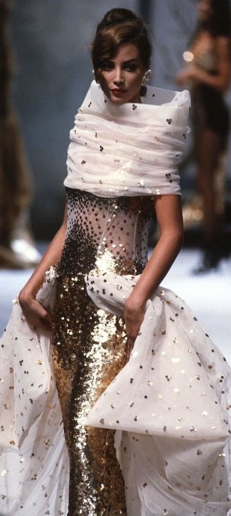 Haute Couture Style, Haute Couture Paris, Chanel Runway, Chanel Couture, Chanel Haute Couture, Couture Mode, Christy Turlington, Couture Runway, Couture Gowns