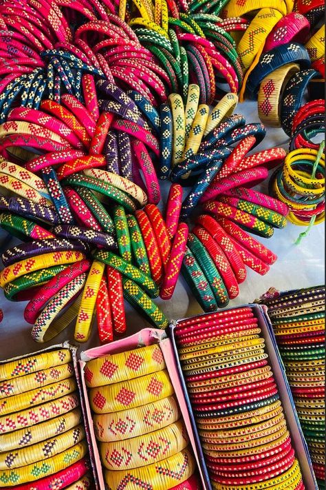 Sikki grass jewellery handmade by women artisans from Bihar. The vibrant colours, intricate patterns and motifs are characteristic of the region's traditional craftsmanship. Gujarat Handicrafts, Rajasthani Fashion, Rajasthan Jewellery, Rajasthani Jewellery, Navratri Jewellery, Theme Inspiration, Desi Love, Jewellery Handmade, Women Artisans