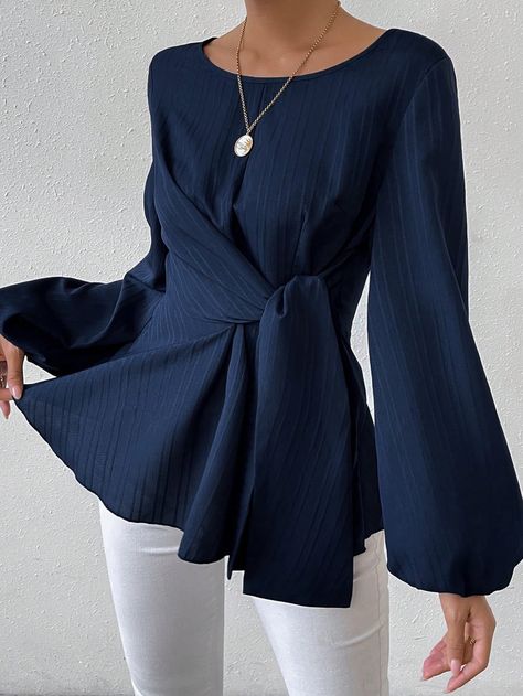 Tunic Outfit, Blue Peplum Top, Casual Work Attire, Style Indie, Estilo Indie, Chiffon Tunic, True Winter, Indie Style, Navy Blue Blouse