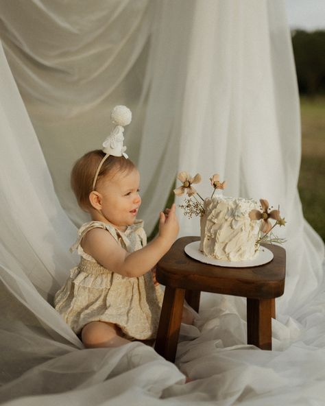 Happy first birthday to our Amelia 🥹💕 I’m so grateful every single day to be your mommy 1st Birthday Indoor Photoshoot, First Birthday Indoor Photoshoot, Flower First Birthday Photoshoot, Babys First Birthday Photoshoot, Mommy And Me First Birthday Photo Shoot, Mom First Birthday Outfit, Girl First Birthday Photoshooting Ideas, First Birthday Shoot Girl, At Home First Birthday Pictures