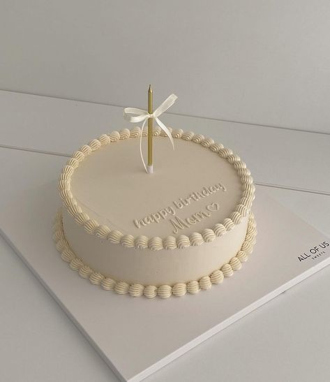 Instagram Small Circle Cake, Minimalist Bday Cake, Circle Cake, Small Birthday Cakes, Tuesday Afternoon, Caking It Up, Bday Cake, White Cake, Birthday Cakes