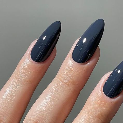 Anahi Victoria on Instagram: "@lightslacquer Mr. Darcy swipe to see it with She’s All Matte Top Coat💫 use code ANAHI to save🫶 (commission code) #nails #nailgram #nailswatches #nailtrends #nailpolish #nailgram #nailpolishlover #nailpolishaddict #darkbluepolish #darknails #bluepolish" Light Gray Nails, Neutral Nails Acrylic, Grey Nail Polish, Dark Blue Nails, Grey Nail Designs, Matte Top Coat, Nail Time, Blue Polish, Gray Nails