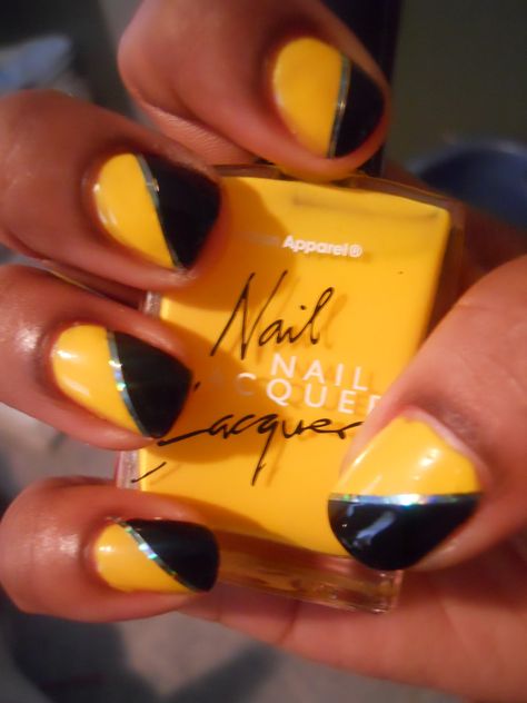 Steelers Nails, Hockey Nails, Football Nail Designs, Football Nail Art, Spirit Nails, Potter Nails, Harry Potter Nails, Football Nails, Nails Yellow