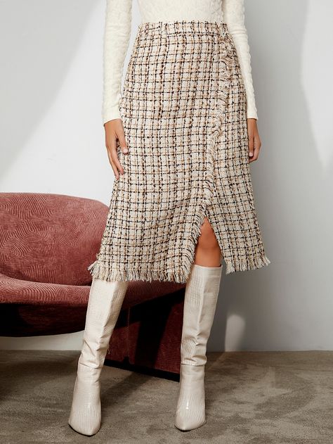 Tweed Skirt Work Outfit, Tweed Midi Skirt Outfit, Styling Tweed Skirt, Long Tweed Skirt Outfit, Best Skirts For Short Women, Tweed Outfits Women, Boucle Skirt Outfit, Tweed Skirt Outfit Winter, Tweed Outfit Women