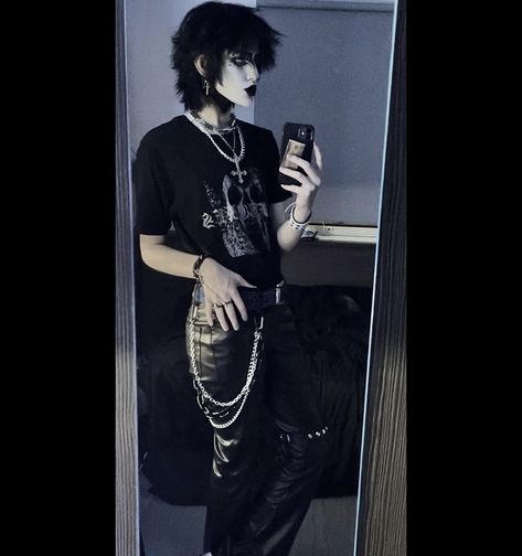 Black Metal Makeup Man, Trad Goth Male Outfit, Goth Twink Outfits, Male Trad Goth Outfits, Romantic Goth Men, Goth Guy Makeup, Male Trad Goth, Trad Goth Makeup Men, Trad Goth Outfits Men