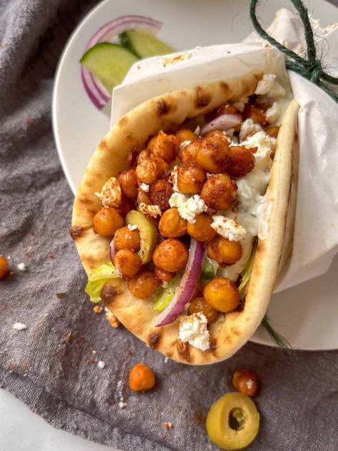 Tzatziki Salad, Chickpea Gyros, Spicy Roasted Chickpeas, Roasted Chickpea, Creamy Pesto Pasta, Gyro Recipe, Crunchy Chickpeas, Quick Vegetarian Meals, Creamy Pesto