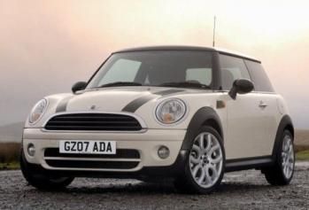 vendre Mini One in beige😱😱!!! Mini Cooper Pictures, White Mini Cooper, 2007 Mini Cooper, Mini Cooper One, John Cooper Works, Mini One, Mini Cooper S, Va Va Voom, First Car