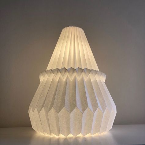 Biomimicry Lamp, Origami Lamps, Paper Light Shades, Eco Friendly Interior Design, Origami Lights, Interior Design Lighting, Origami Home Decor, Origami Lampshade, Eco Friendly Interior