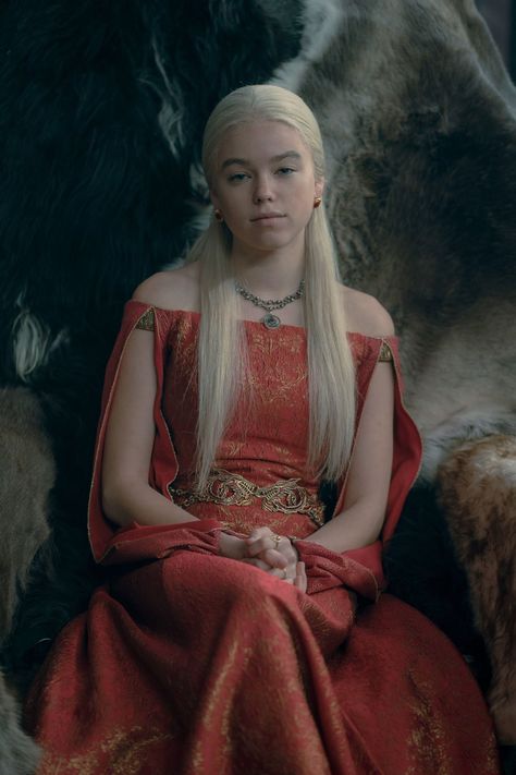 Game Of Thrones Outfits, Dragon Costume, Rhaenyra Targaryen, Targaryen Aesthetic, Game Of Thrones Art, House Targaryen, House Of The Dragon, House Of Dragons, Fantasy Fashion