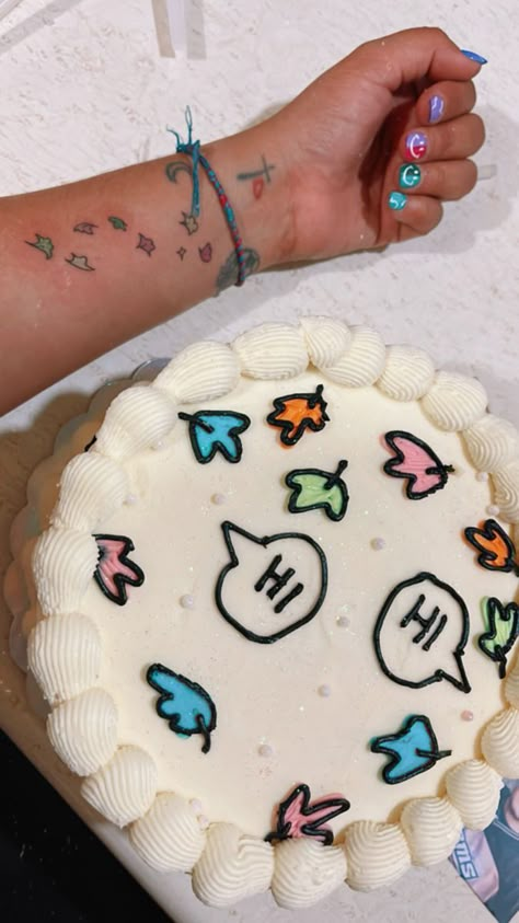 Heartstopper Cupcakes, Heartstopper Cake Ideas, Heartstopper Birthday Cake, Heartstopper Cakes, Heartstopper Bracelet Ideas, Heartstopper Tattoo, Outfits Women Over 40, Summer Outfits Black Woman, Alice Oseman