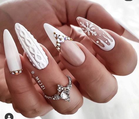 Gold Accent Nail, Cowboy Nails, Minx Nails, Fall Acrylic Nails, White Nail Designs, Christmas Nails Acrylic, White Nail, Square Acrylic Nails, Xmas Nails