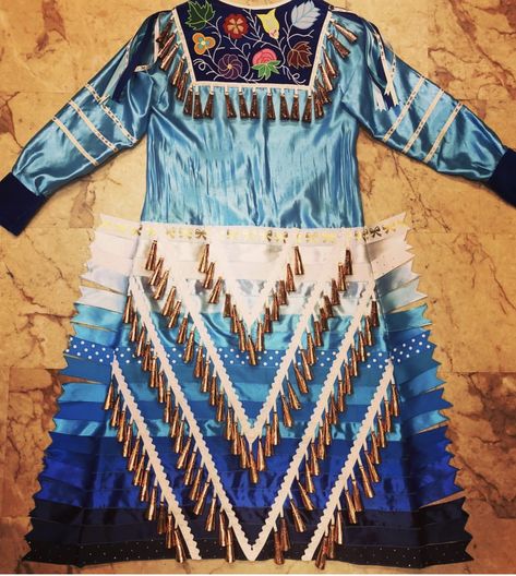 Blue Jingle Dress Regalia, Women’s Fancy Dance Regalia, Old Style Jingle Dress, Jingle Dress Ideas, Jingle Dress Pattern, Powwow Regalia Jingle Dress, Jingle Dress Regalia, Regalia Beadwork, Native American Jingle Dress