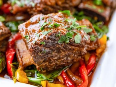 Short Ribs with Collards and Peppers Recipe | Ree Drummond | Food Network Pioneer Woman Short Ribs, Food Network Recipes Pioneer Woman, Pot Dinners, Pioneer Woman Recipes, Aesthetic Couple, Ree Drummond, Beef Short Ribs, Carb Meals, Collard Greens