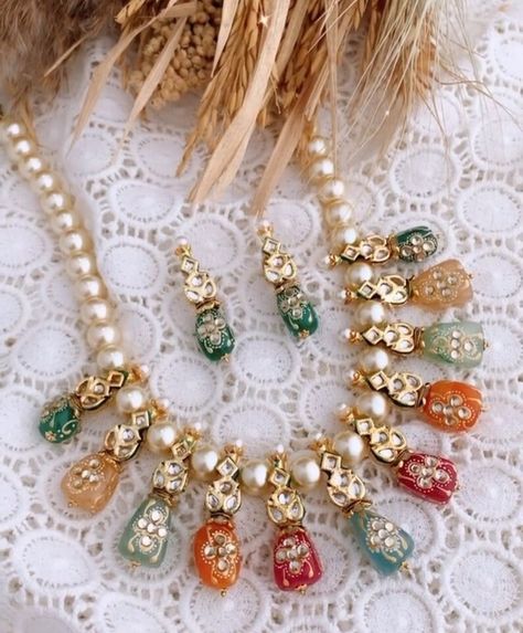 Artificial Jewelry, Kundan Jewelry, Plastic Pouch, Jewellery Indian, Kundan Necklace, Jewelry Simple, Jewellery Designer, Indian Earrings, Kundan Necklaces