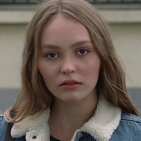 Stranger Things Oc, Lily Depp, Vanessa Paradis, Lily Rose Depp, Aesthetic Women, Lily Rose, Without Makeup, Dream Hair, Outfit Shoplook