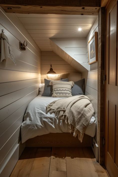 Small Home Renovation, Cozy Cottage Bedroom, Bed Lifts, Bedroom Nook, Small Bedroom Ideas, Country Cottage Decor, Small Closets, Bedroom Small, Shared Room