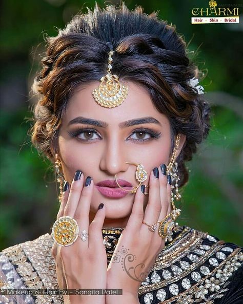 North Indian Bride, Nice Face, Asian Bridal Dresses, Best Bridal Makeup, Bridal Hair Buns, Indian Wedding Hairstyles, Indian Wedding Inspiration, Bengali Wedding, Hair Buns