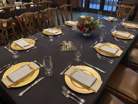 21st Birthday Table Setting Ideas, Birthday Table Set Up For Men, Classy Birthday Party Ideas, Birthday Restaurant Ideas, Classy Birthday Party, 70s Birthday, Sweet 13, Restaurants For Birthdays, Classy Birthday