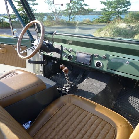 Custom Ford Bronco - Dash and Interior Ford Bronco 1970's, Bronco Interior, Custom Ford Bronco, 1970 Ford Bronco, Bronco Classic, Vintage Broncos, Old Ford Bronco, Broncos Pictures, Old Bronco