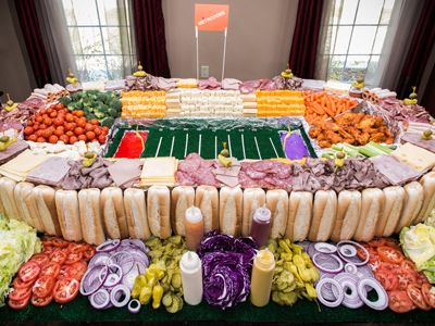 We call it the "Meatrodome"! This #Superbowl, make your own edible stadium and really wow your guests! #HomeandFamilyTV Super Bowl Food Stadium, Super Bowl Snack Stadium, Snack Stadium, Bowl Party Food, Football Snacks, Fingerfood Party, Superbowl Snacks, Super Bowl Party, Superbowl Party Food