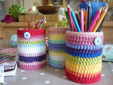 Crochet covered cans Tin Cans Ideas, Crochet Jar Covers, Crochet Cozy, Tin Cans, Crochet Home Decor, Funky Junk, Crochet Basket, Crochet Home, Tin Can