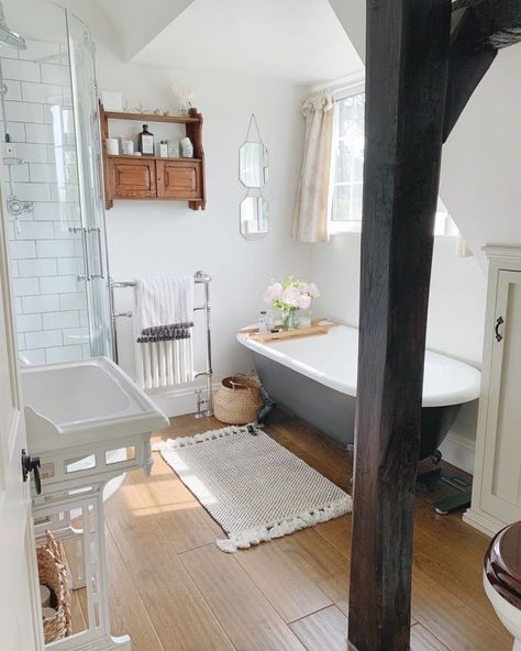 15 Cozy Cottagecore Rooms & Decor - Wonder Forest Wood Bathroom Flooring, Cottagecore Rooms, Cottagecore Bathroom, Cottagecore Living Room, Cottagecore Living, Cottagecore Room, Cozy Cottagecore, Elegant Farmhouse, Cottagecore Room Decor