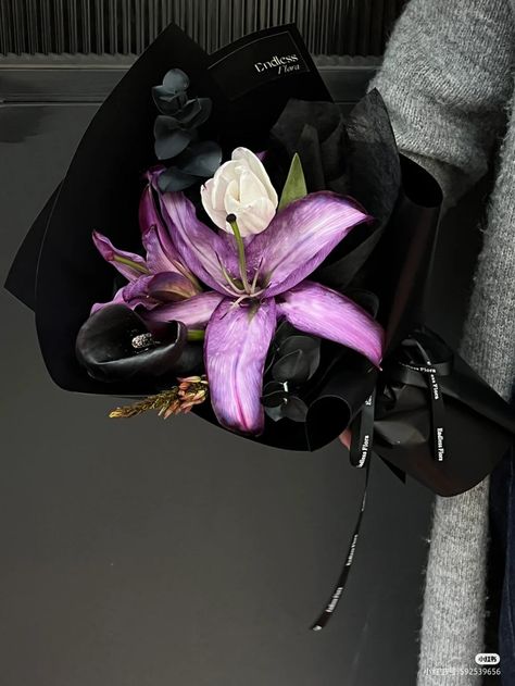 Endless Flora, Flower Boquet, Goth Garden, Luxury Flower Bouquets, Floral Wrapping Paper, Boquette Flowers, Dark Flowers, Nothing But Flowers, Flower Corsage