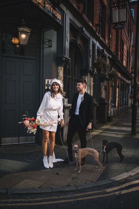 Cool Bride Style, Wedding Day Ideas, Wedding Dresses Ideas, Short Wedding Dresses, City Elopement, Modern Groom, Cool Vibes, Unconventional Wedding, Modern Couple