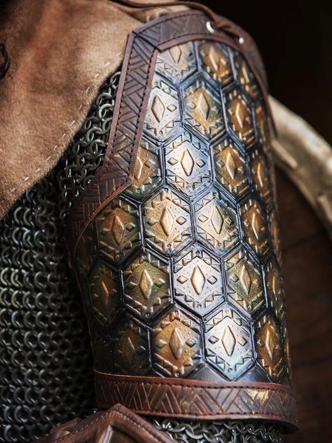 Hobbit Cosplay, Fantasy Armour, Pillars Of Eternity, Sherlock Holmes Benedict Cumberbatch, Armor Clothing, Thorin Oakenshield, Leather Armor, Fantasy Armor, Body Armor