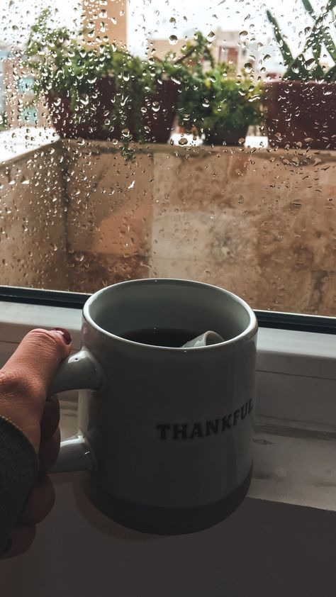 Rain With Tea, Tea Rainy Day, Crazy Pics, Coffee In Paris, Rainy Day Aesthetic, Girls Fall, Exposure Photography, Beautiful Pics, Rainy Weather