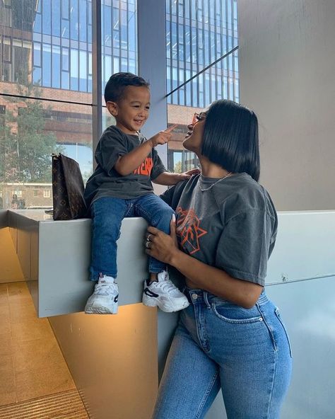 Black Motherhood, Mommy And Baby Pictures, Mommy Daughter Outfits, Pregnancy Goals, Mommy Moments, Mom And Son, Moms Goals, Mommy Goals, Mommy And Son