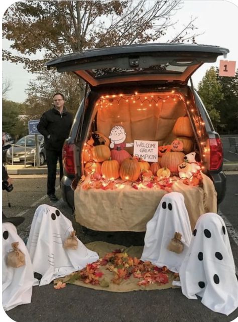 Trunk Or Treat Halloween, Halloween Car Decorations, Trunker Treat Ideas, Trunk Or Treat Ideas, Hallowen Ideas, Adornos Halloween, Treat Ideas, Trunk Or Treat, Fall Halloween Decor