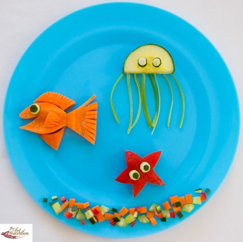 Underwater Salad Deco Fruit, Food For Kids, Picky Kids, Healthy Food Guide, Food Art For Kids, Edible Crafts, Salad Healthy, Vegetable Carving, Afternoon Snack