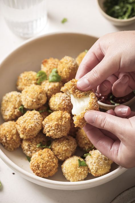 Gooey and crispy, these Air Fryer Mozzarella Balls turn simple cheese into a savory masterpiece! This super simple air fryer recipe is perfect for a crowd pleasing appetizer, a hearty snack, or even a finger food side dish. Mozzarella Ball Recipe, Mozarella Balls, Mozzarella Balls Recipe, Air Fryer Mozzarella, Dorito Chicken, Lunch Sides, Mozzarella Balls, Hearty Snacks, Air Fryer Recipe