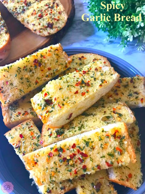 Spicy Garlic Bread, Cuban Bread, Make Garlic Bread, Garlic Bread Recipe, Homemade Spices, Piece Of Bread, Fresh Garlic, Garlic Bread, Freezer Meals