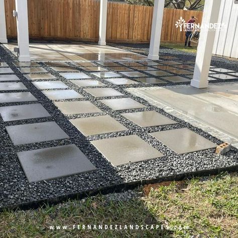 Concrete blocks and black star gravel might sound like a construction site, but they make for some seriously stunning landscaping. 🌿🏗️ 📍 Houston, Texas 📱 +1(713) 597-0907 🔗 https://fernandezlandscapes.com/contact/ Black Star Gravel With Pavers, Black Star Gravel, Narrow Backyard, Stunning Landscaping, Concrete Backyard, Patio Blocks, Pea Gravel Patio, Hot Tub Patio, Yard Diy