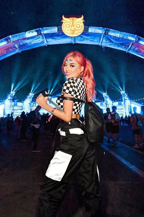 Edc Las Vegas Outfits, Edc Rave Outfits, Festival Makeup Rhinestones, Edm Concert Outfit, Edm Concert, What Do I Wear, Festival Makeup Rave, Rave Outfits Edc, Edc Las Vegas